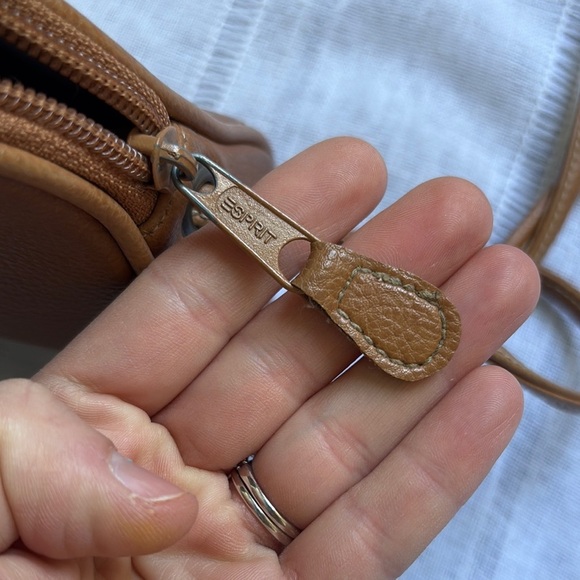Esprit Vintage Brown Crossbody Bag with Sleek Design - Picture 9 of 14